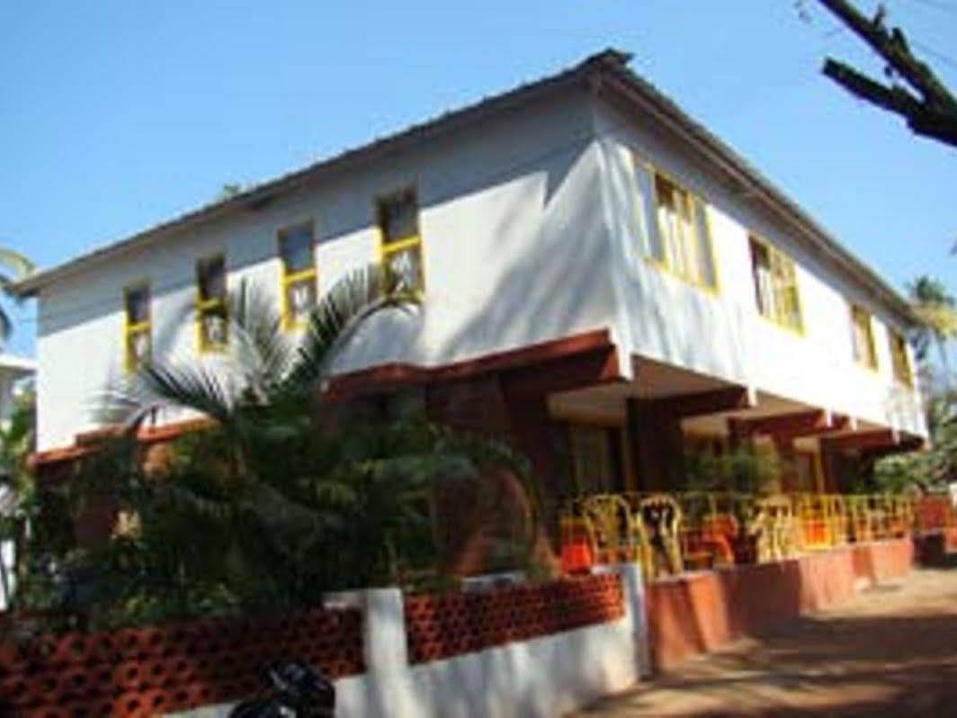 Hotel Little Italy Calangute Esterno foto