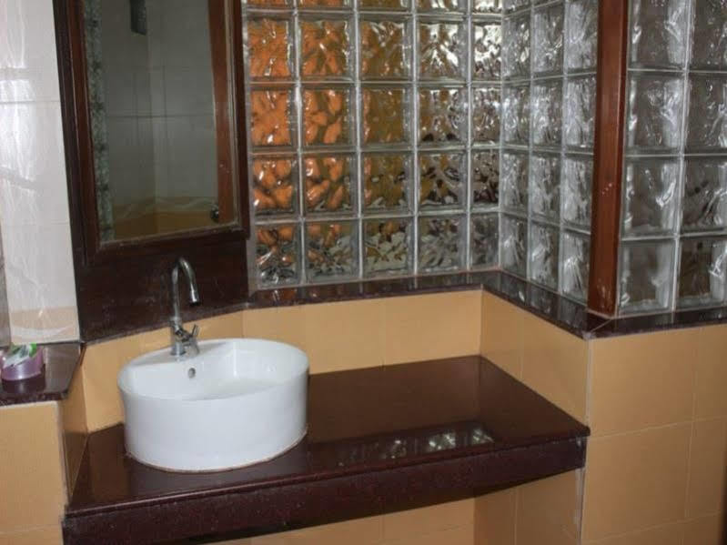 Hotel Little Italy Calangute Esterno foto